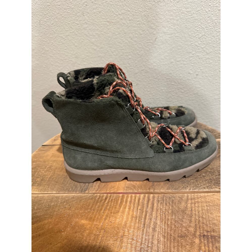 Bernardo Dana Genuine Shearling Water Resistant Boots size 8